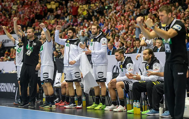 21755ae3a6d3b48c6a4ebfb11897015b