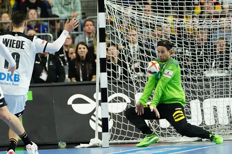 24b3328653f94c560618576b83a199cf