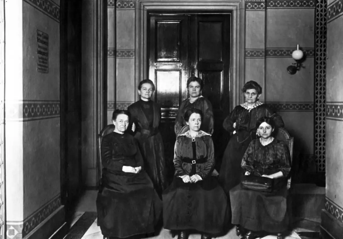 Bundesarchiv-Bild-183-1983-1205-508-Berlin-Weibliche-Stadtverordnete