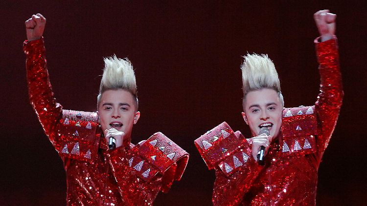 Siegessicher: die Jedward-Zwillinge.