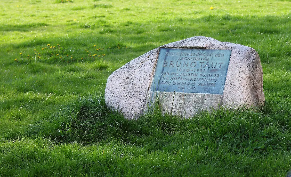 Taut-Gedenkstein