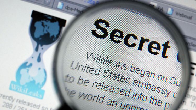 Wikileaks wehrt jede Kritik als Blasphemie ab.