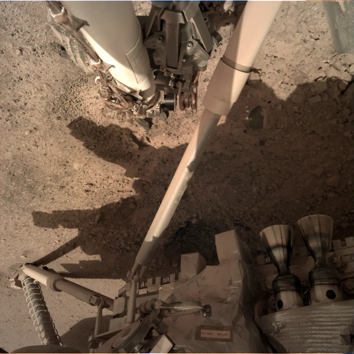 mars-nasa-gov-insight-raw-images-surface-sol-0014-idc-D000M0014-597773991EDR-F0000-0126M