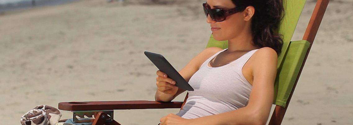 Sonnenklar: Am Strand stehlen E-Book-Reader Tablet-Rechnern die Show.