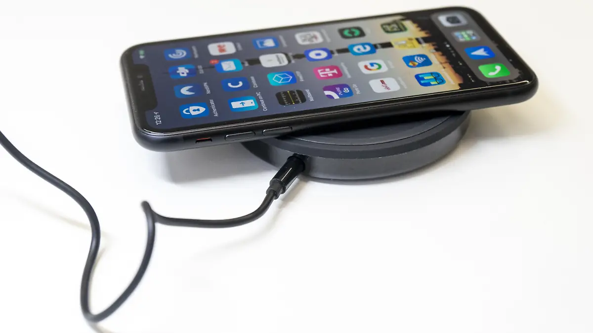 Belkin-BoostUp-Bold-03