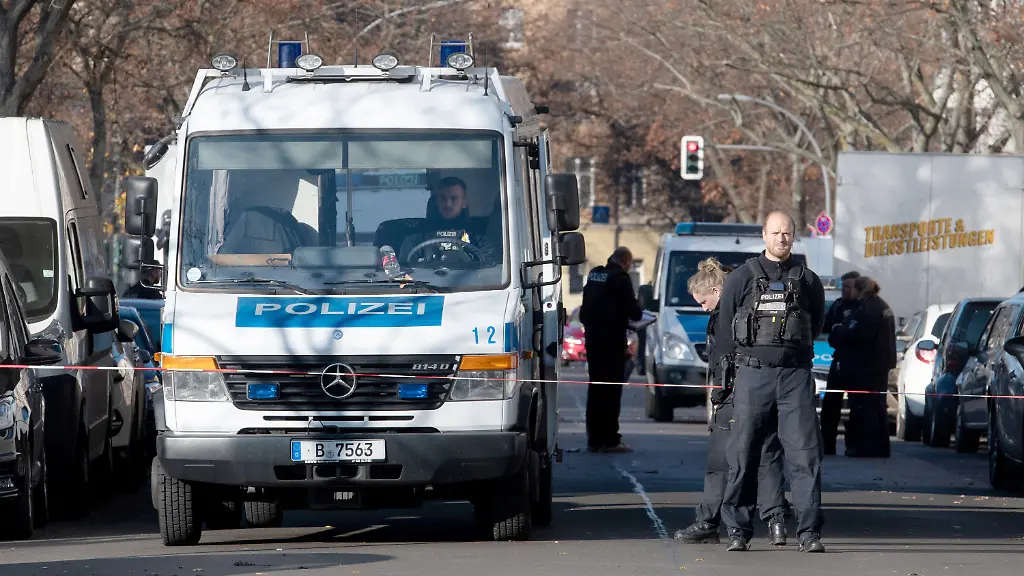 0202b124b154664f3192dafcddae43c3