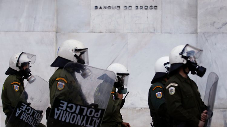 Soziale Unruhe in Athen: Wie lange hält Papandreou das durch?