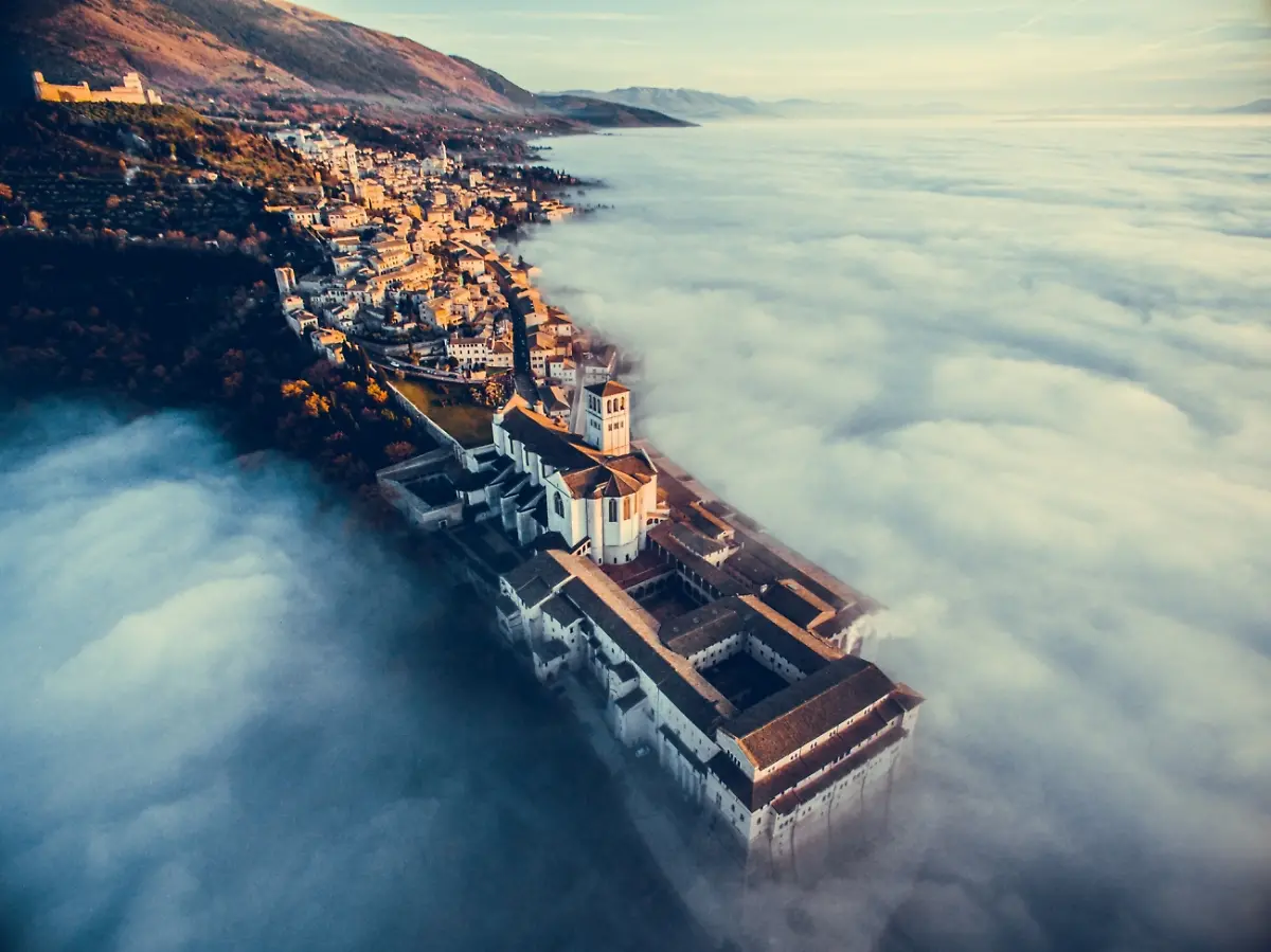 00-Assisi-Over-the-Clouds-By-Francesco-Cattuto-Winner