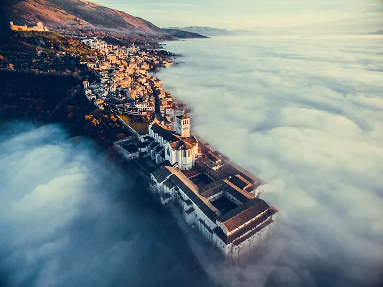 00-Assisi-Over-the-Clouds-By-Francesco-Cattuto-Winner