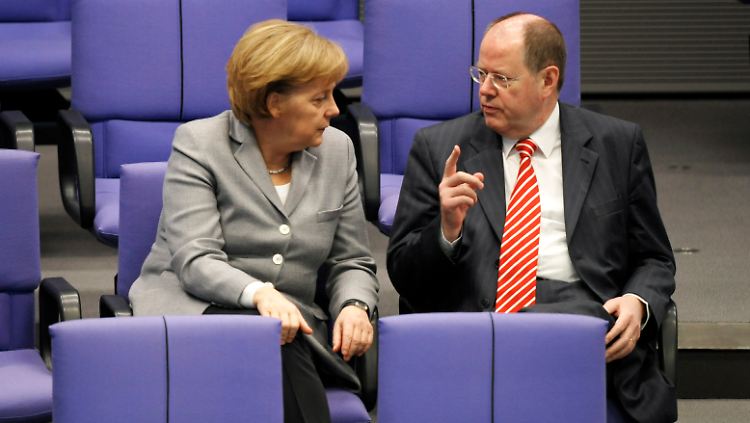 Merkel und Steinbrück feuern die K-Debatte schon früh an. Gebe es die Chance einer Direktwahl, würde wohl Steinbrück neuer Bundeskanzler werden.