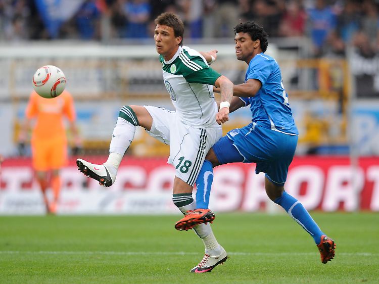 Der neue Wolfsburger Nichtabstiegs-Held heißt Mario Mandzukic: Per Doppelpack machte er aus dem 0:1 in Hoffenheim ein 2:1 und leitete damit den