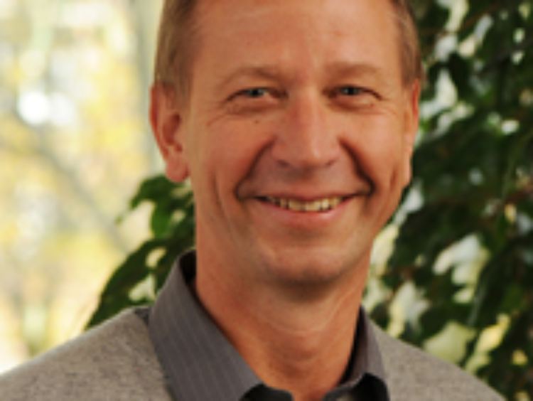 Guido Flatten ist Facharzt für Psychosomatische Medizin und Psychotherapie und leitet das Euregio-Institut für Psychosomatik und Psychotraumatologie in Aachen.