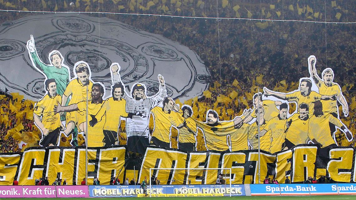 Die Dortmunder Südtribüne feierte Klopp & Co. mit einer meisterlichen Choreographie.