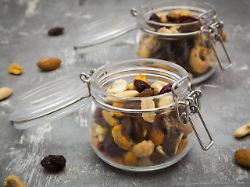 Öko-Test knabbert : Studentenfutter: Vier sind "ungenügend"