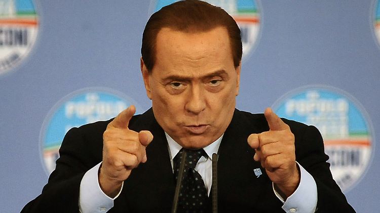 Berlusconi auf der letzten Wahlkampfveranstaltung seiner Partei in Neapel.