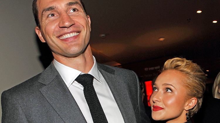 Früher oder später hätte sie sowieso Genickstarre bekommen.