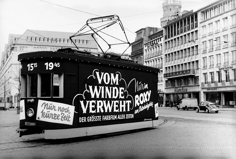 Kinoreklame-Strassenbahn-neumarkt