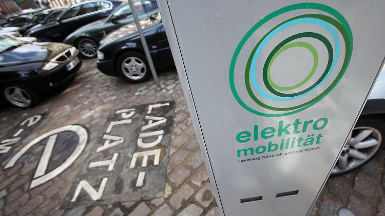 Reserviert zum Aufladen: Handys mit vier Rädern haben Vorrang.