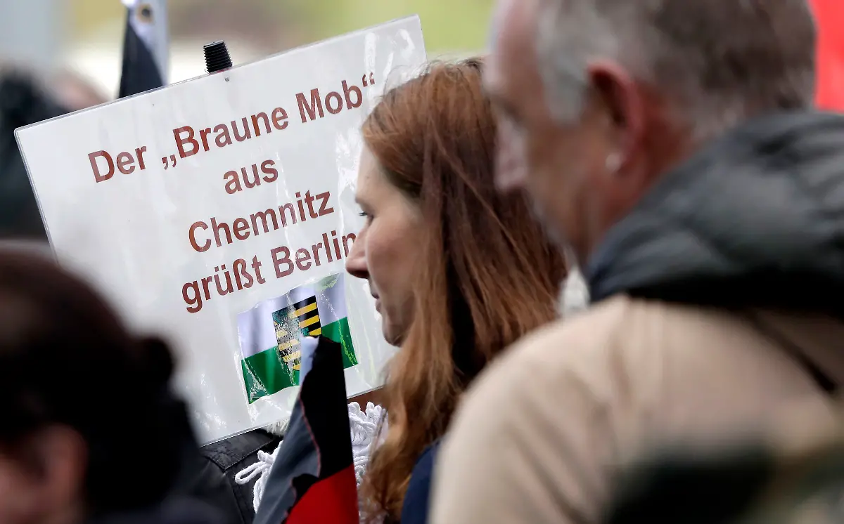 65e3935118654ac6c9d56c11087cbea1