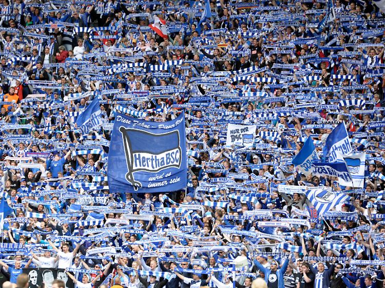 In guten wie in schlechten Zeiten: Im Gegensatz zu ihrem Verein sind die Hertha-Fans in der Ostkurve immer erstklassig.