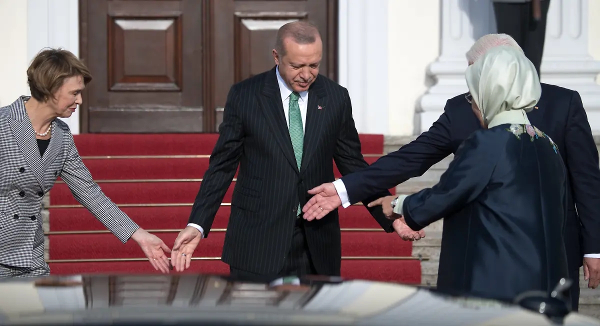 384f0f1d32c49b1336d01d41a51b2eb3