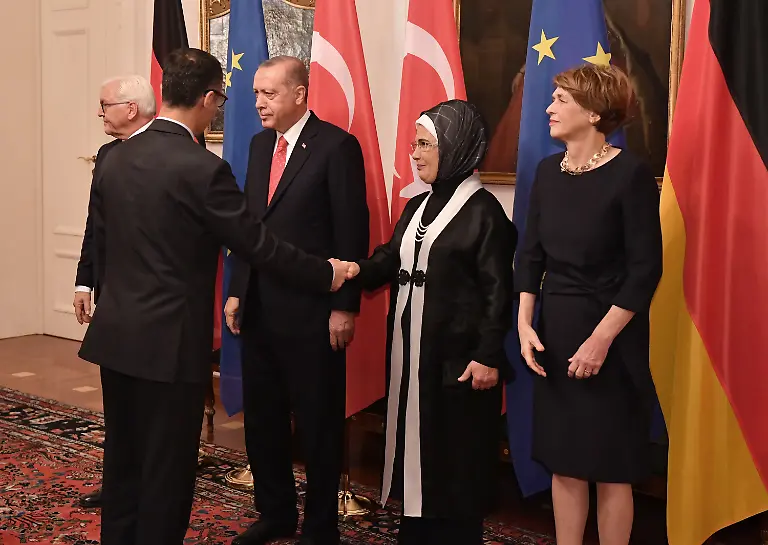 5c065e9f12e1182f3b92645604c9435d