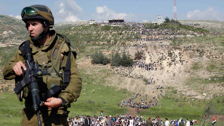 Ein israelischer Soldat an der Grenze zu Syrien.