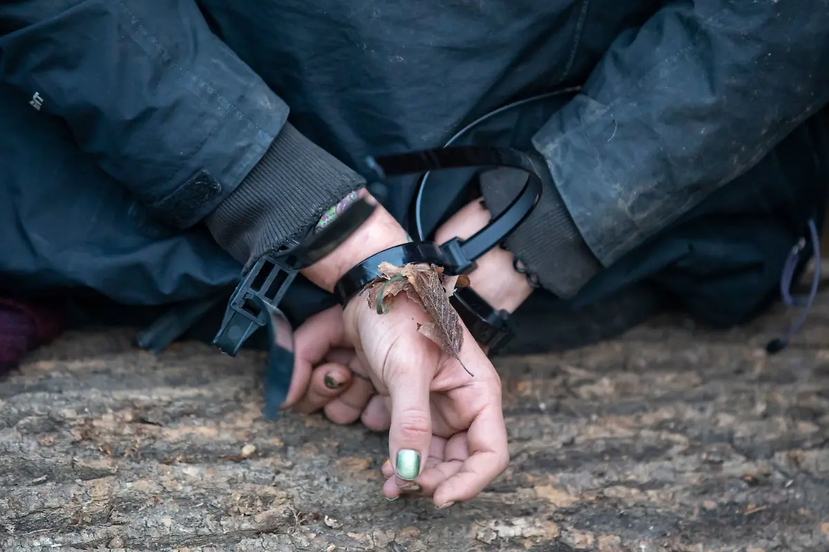 5758967a8c6c2aba18d37ce595f4c38c