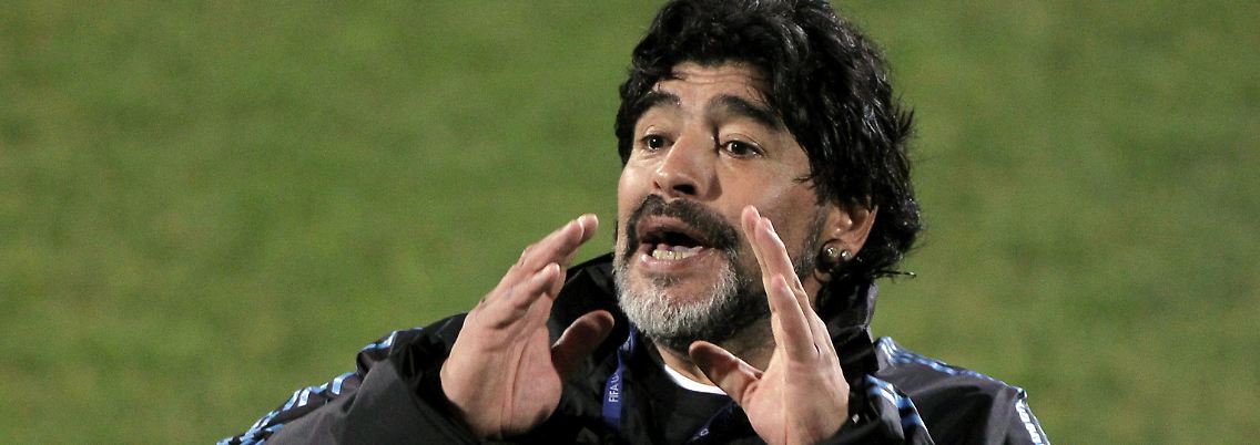 Diego Maradona ist zurück auf der Fußballbühne.