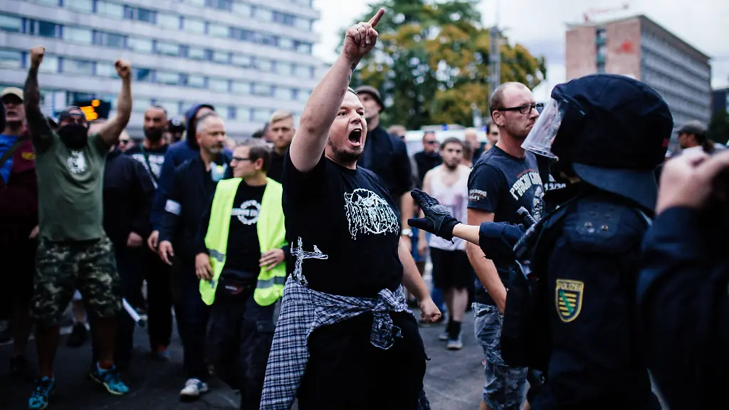 0e721d7a7e7a7059f6df94ddd8f524f5