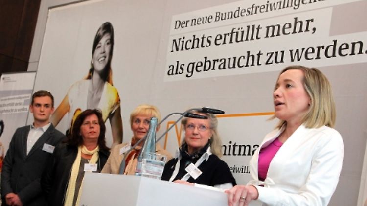Kristina Schröder beim Start der Kampagne in ihrem Ministerium.