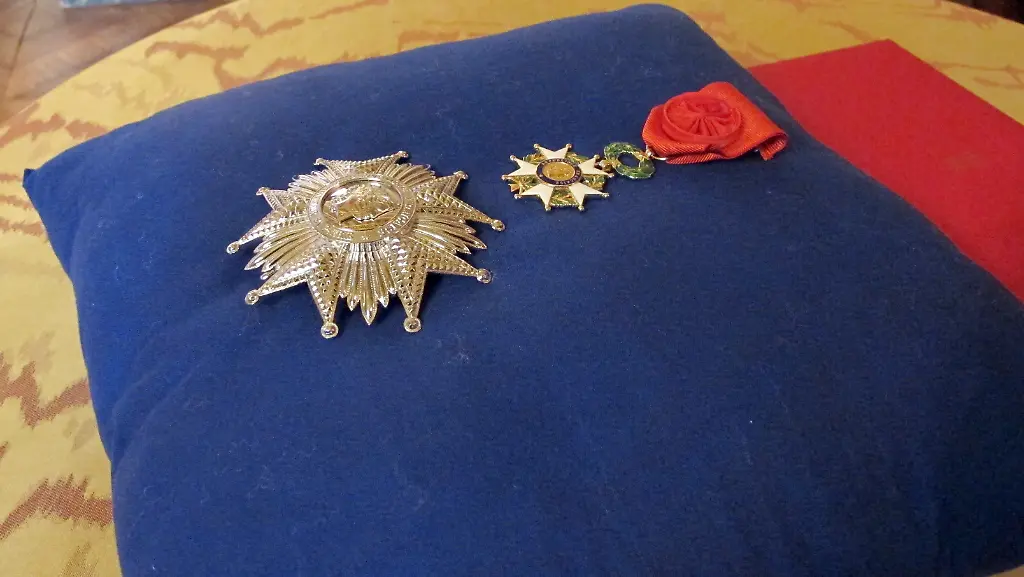 Im-Alter-von-102-Jahren-wurde-Genevieve-Callerot-in-die-franzoesische-Ehrenlegion-aufgenommen