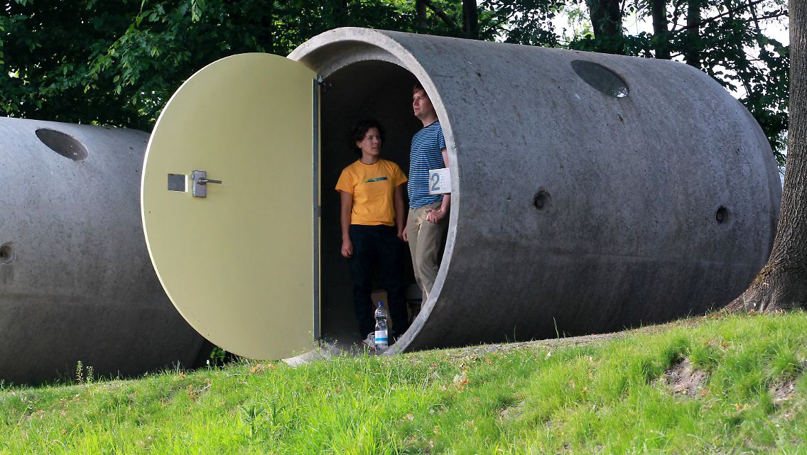 Die Betonröhren sind drei Meter lang, 2,40 Meter im Durchmesser und 11,5 Tonnen schwer.