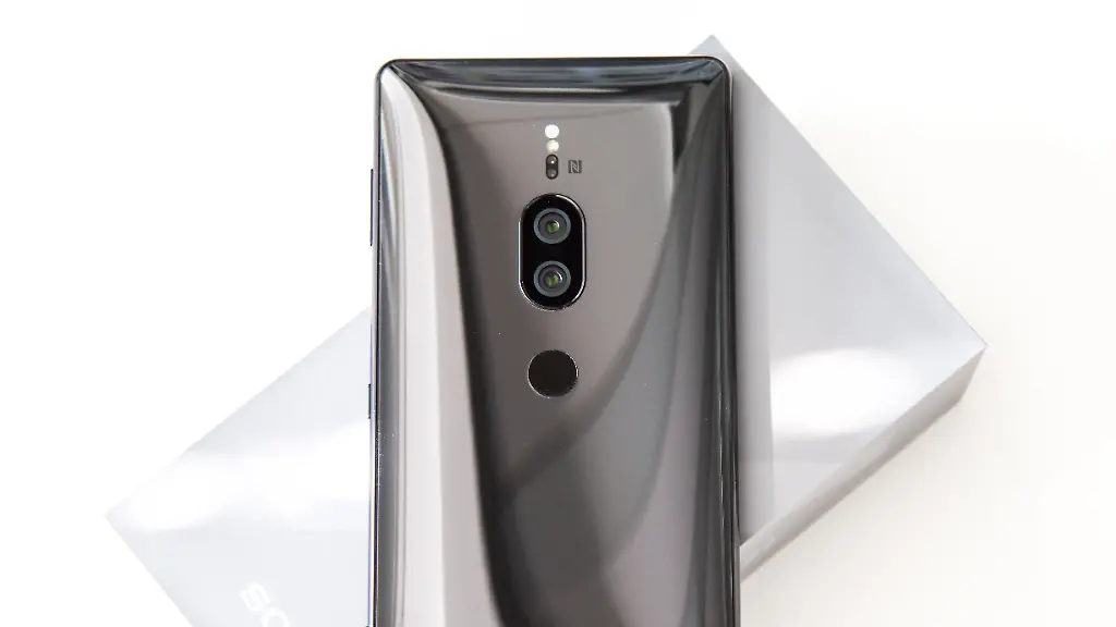 Sony-xperia-xz2-premium-1