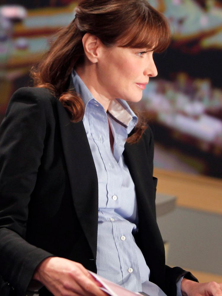 Bei einem Fernseh-Interview am Montag schwieg Carla Bruni-Sarkozy noch vielsagend.