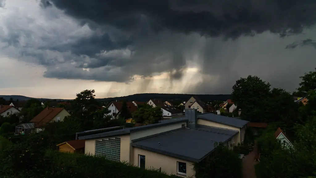 Die-ein-oder-andere-Gewitterfront-duerfte-diese-Woche-am-Himmel-zu-sehen-sein