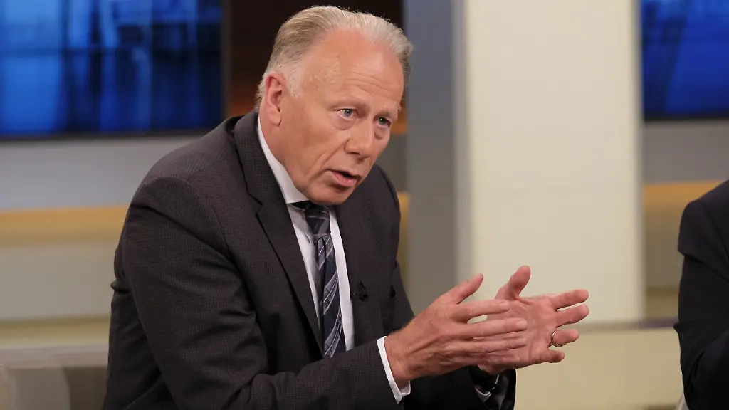 Die-Partei-des-ehemaligen-Gruenen-Bundesumweltministers-Trittin-liegt-derzeit-mit-15-Prozent-nur-drei-Punkte-hinter-der-SPD