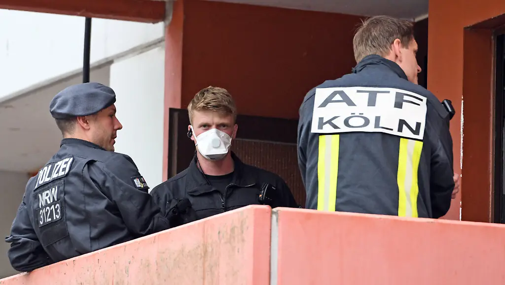 8583df5dcae918113d68244e9180f184