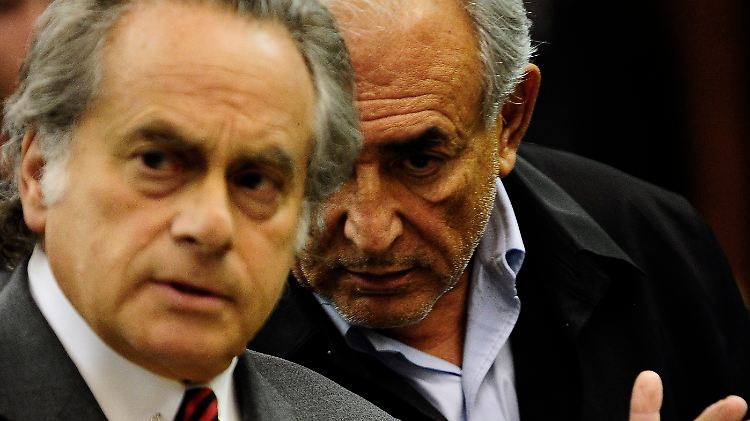 Dominique Strauss-Kahn, rechts, und sein Anwalt Benjamin Brafman.
