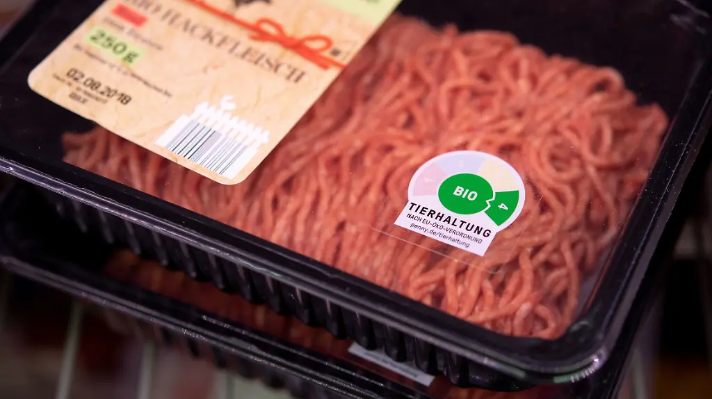 CDU-Agrarministerin-Kloeckner-strebt-an-dass-das-geplante-staatliche-Tierwohllabel-bis-2020-21-in-die-Supermaerkte-kommt