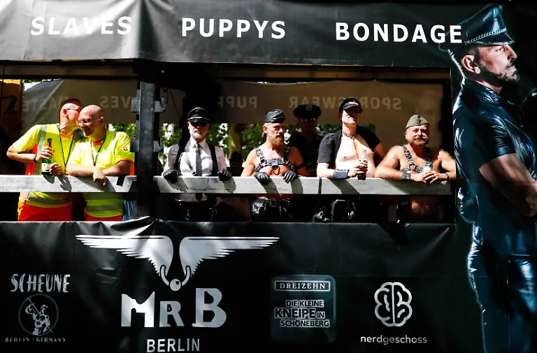 4b52b576835855492ae568448ebe26d7