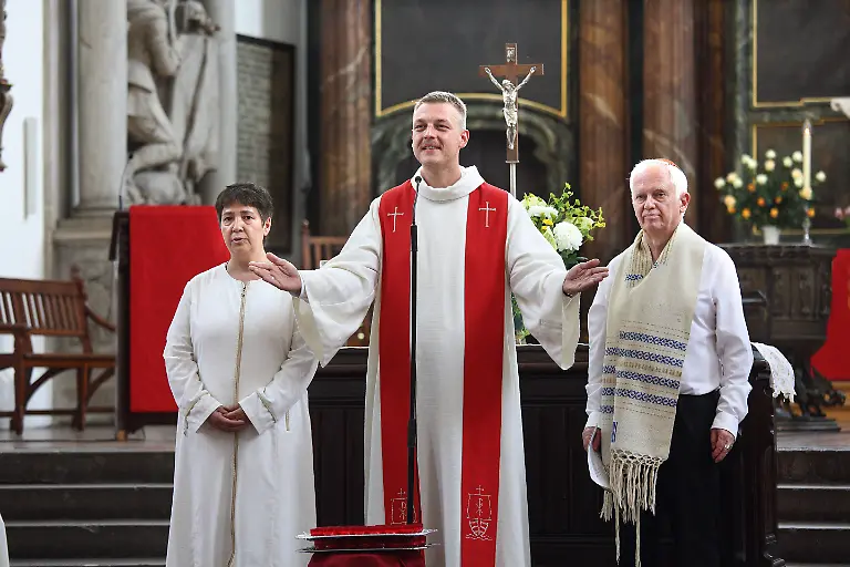 73023546aebb4bb8f1f07eaca7afe203