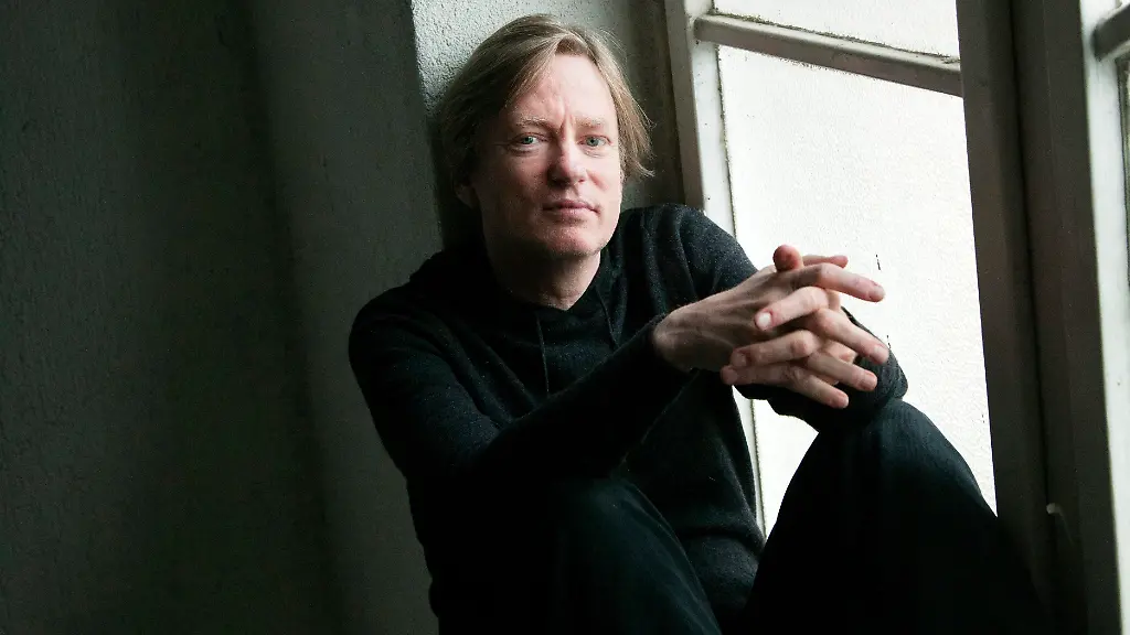 michel-faber-michaela-danelova-low