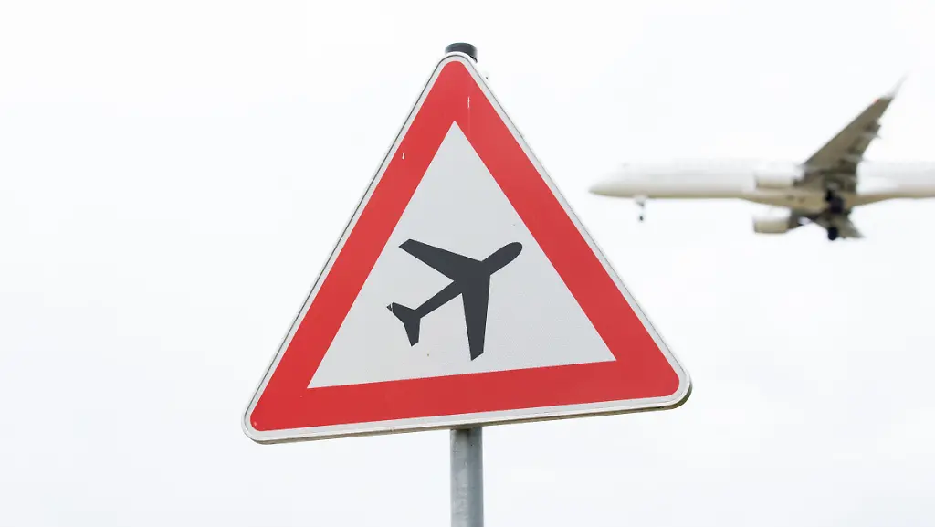 Boeing-und-Airbus-haben-ihre-eigenen-Nachfrageprognosen-fuer-die-naechsten-Jahre-angehoben-Ihre-Auftragslage-haben-die-Flugzeughersteller-vor-allem-der-gestiegenen-Nachfrage-nach-Flugreisen-zu-verdanken