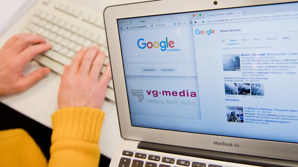 Unter-anderem-sollen-nach-dem-Leistungsschutzrecht-Portale-wie-Google-News-kuenftig-nicht-mehr-ohne-Erlaubnis-Abschnitte-von-Pressetexten-in-ihren-Ergebnissen-anzeigen-duerfen