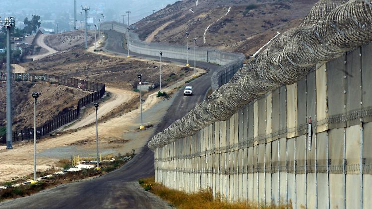 Die Grenze zwischen den USA und Mexiko, aufgenommen in San Diego, Kalifornien.