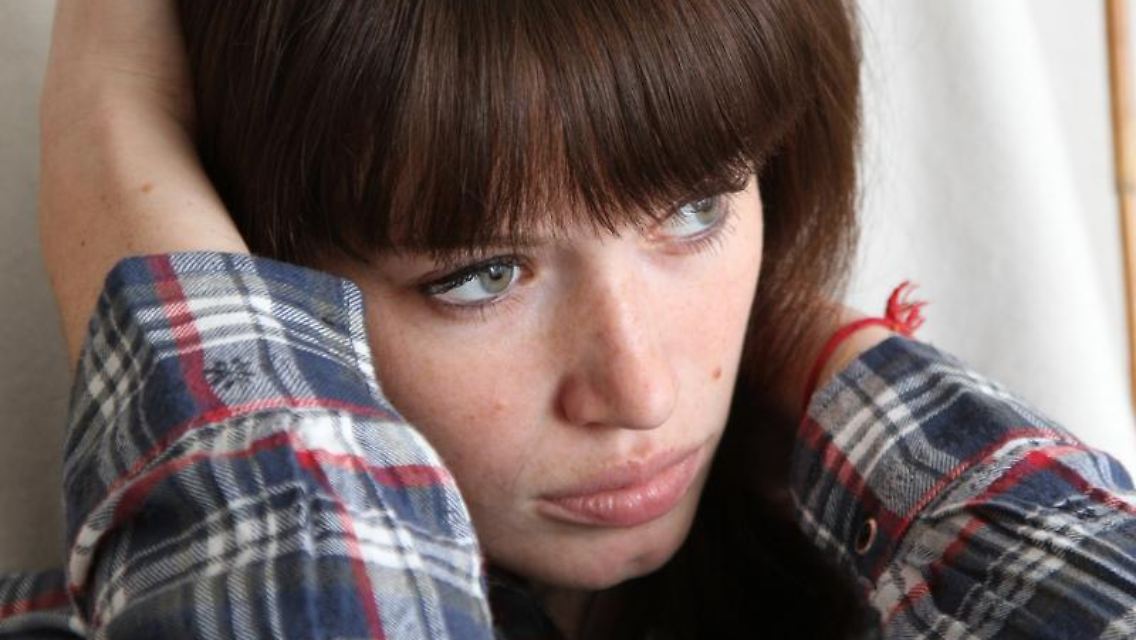 Manche Menschen mit einer Angststörung trauen sich kaum noch aus dem Haus - diese Furcht lässt sich aber psychotherapeutisch behandeln.