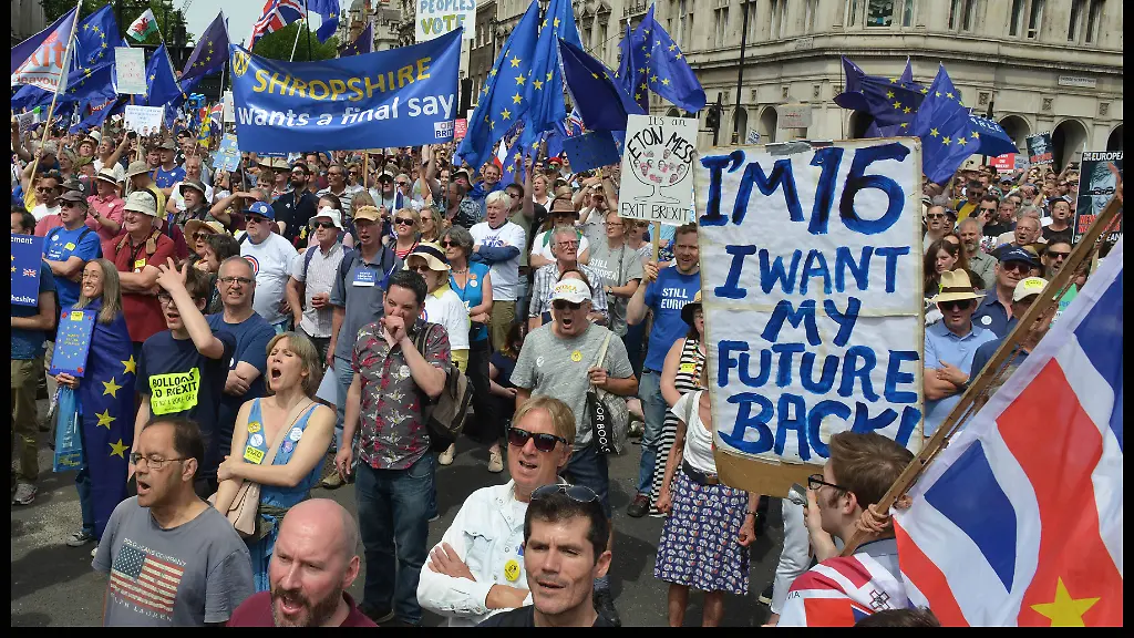 18b214802f9592355de29aafb18f2128