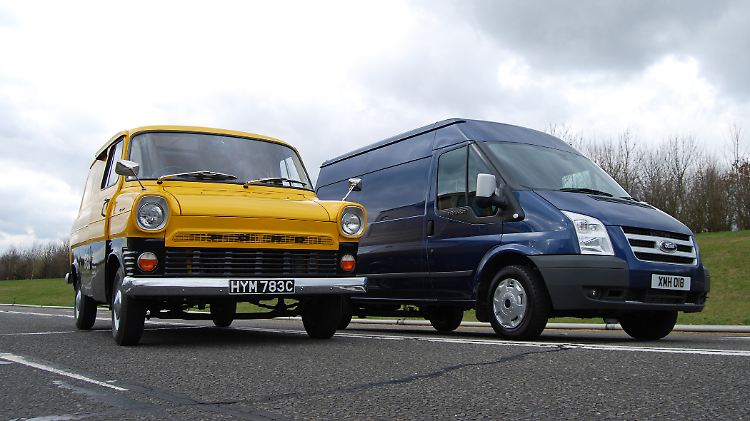 Ford Transit Saphire aus den Jahren1965 (l) und 2010.