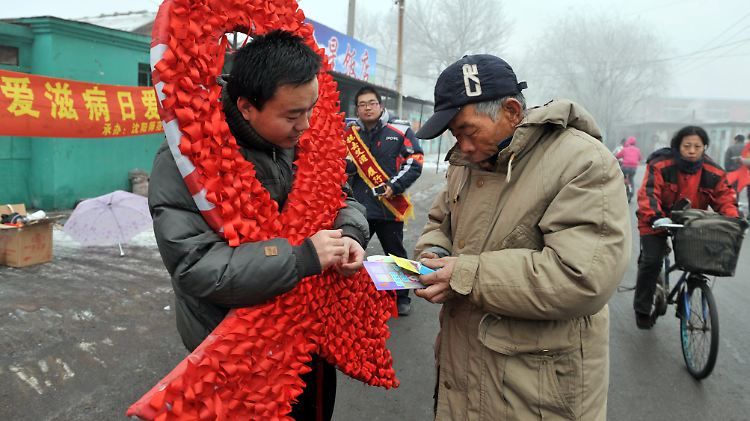 Nach Behördenangaben leben  etwa 740.000 HIV-Infizierte in der Volksrepublik.
